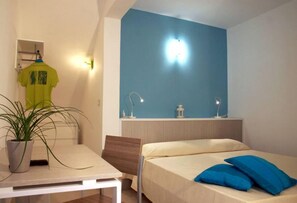 Cots/infant beds, rollaway beds, free WiFi, bed sheets