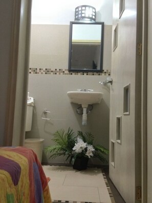 Superior House, Multiple Beds, Non Smoking | Bathroom | Shower, rainfall showerhead - Casa Huatulco I (Santa María Huatulco)