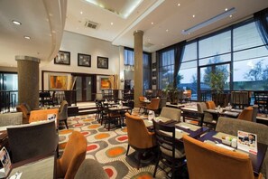 Dining - Stayeasy Emalahleni (EMALAHLENI)