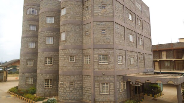A multi-story building with a reception area and a courtyard. - Nanyuki Simba Lodge (Nanyuki)