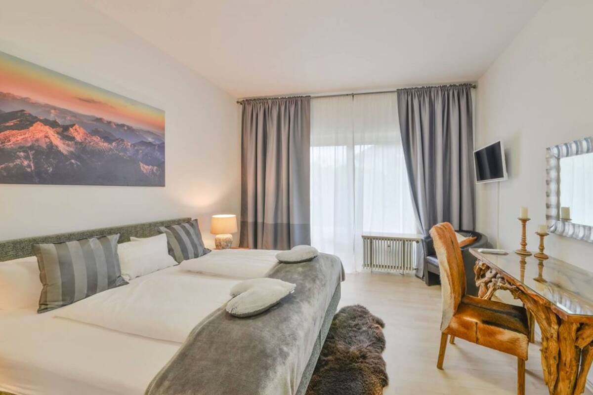 Appartement | Een kluis op de kamer, verduisterende gordijnen
