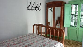 Doppelzimmer, eigenes Bad | Verdunkelungsvorhänge, kostenloses WLAN, Bettwäsche