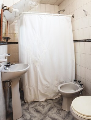 Bathroom - Hotel Francesco (San Rafael)
