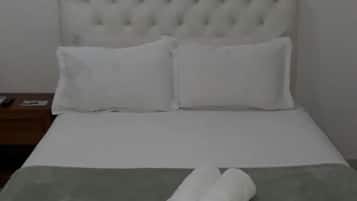 Frigobar, Wi-Fi de cortesia, roupa de cama