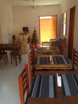 Desayuno bufé gratuito y diario