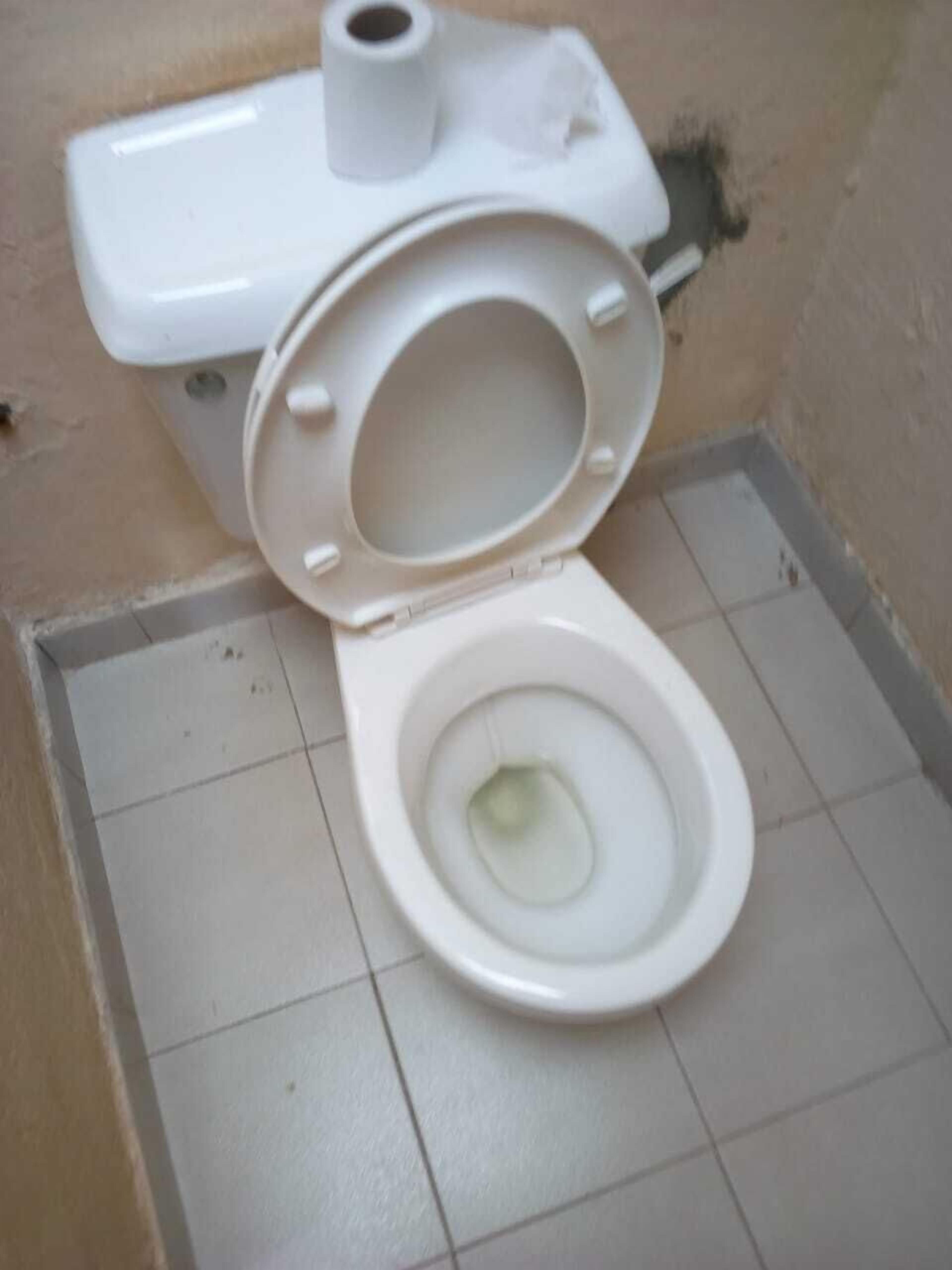 shower, rainfall showerhead, free toiletries, slippers