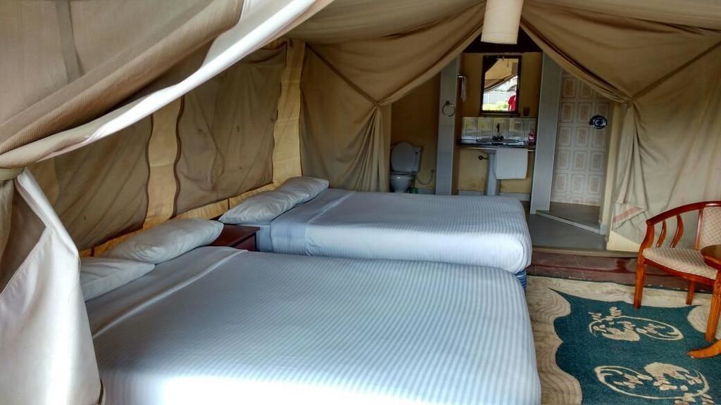 comfort tent | desk, free wifi, bed sheets