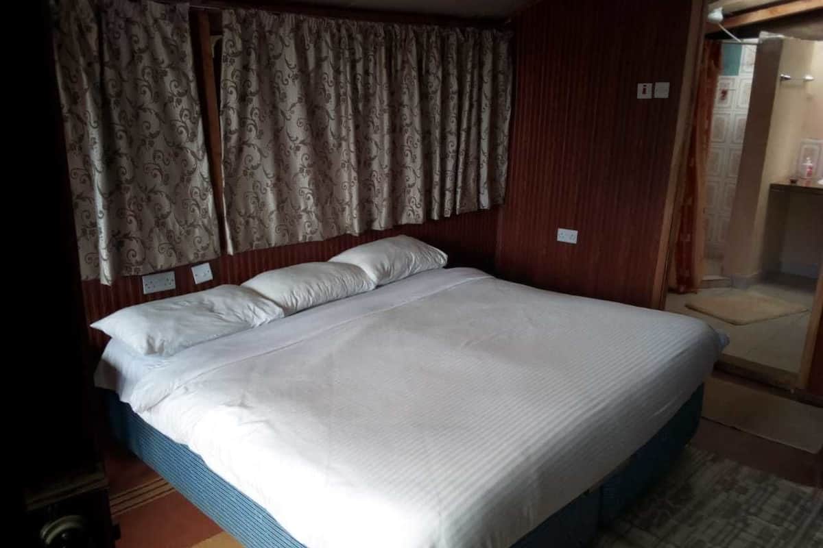 Habitación Confort | Escritorio, wifi gratis, ropa de cama