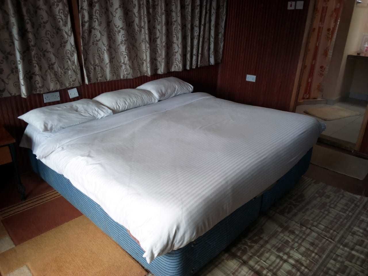 comfort room | desk, free wifi, bed sheets