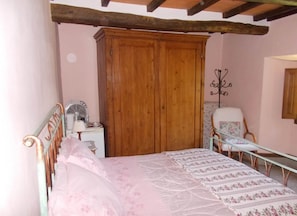 Free cots/infant beds, rollaway beds, bed sheets