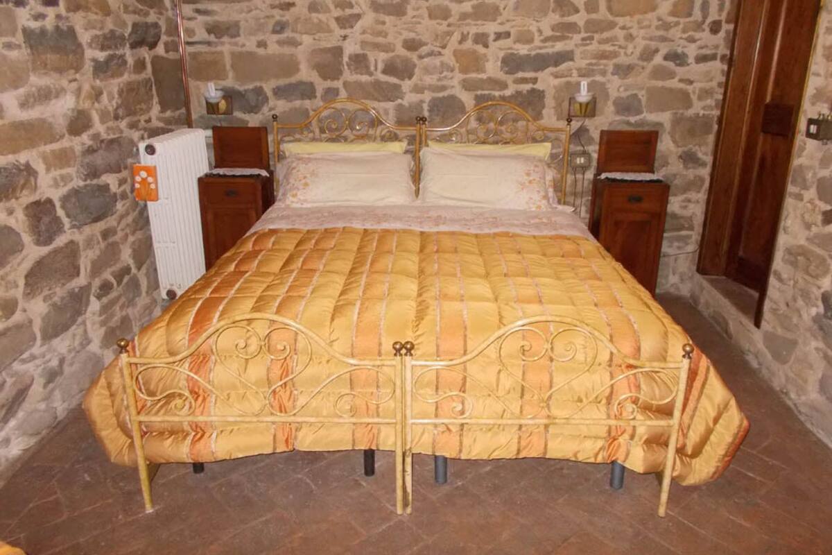 Free cots/infant beds, rollaway beds, bed sheets