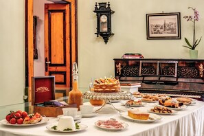 Repas dans la chambre