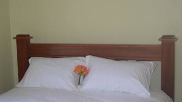 Skrivebord, lydisolert, barnesenger (inkludert) og wi-fi (inkludert)