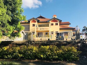 Façana frontal de l'allotjament