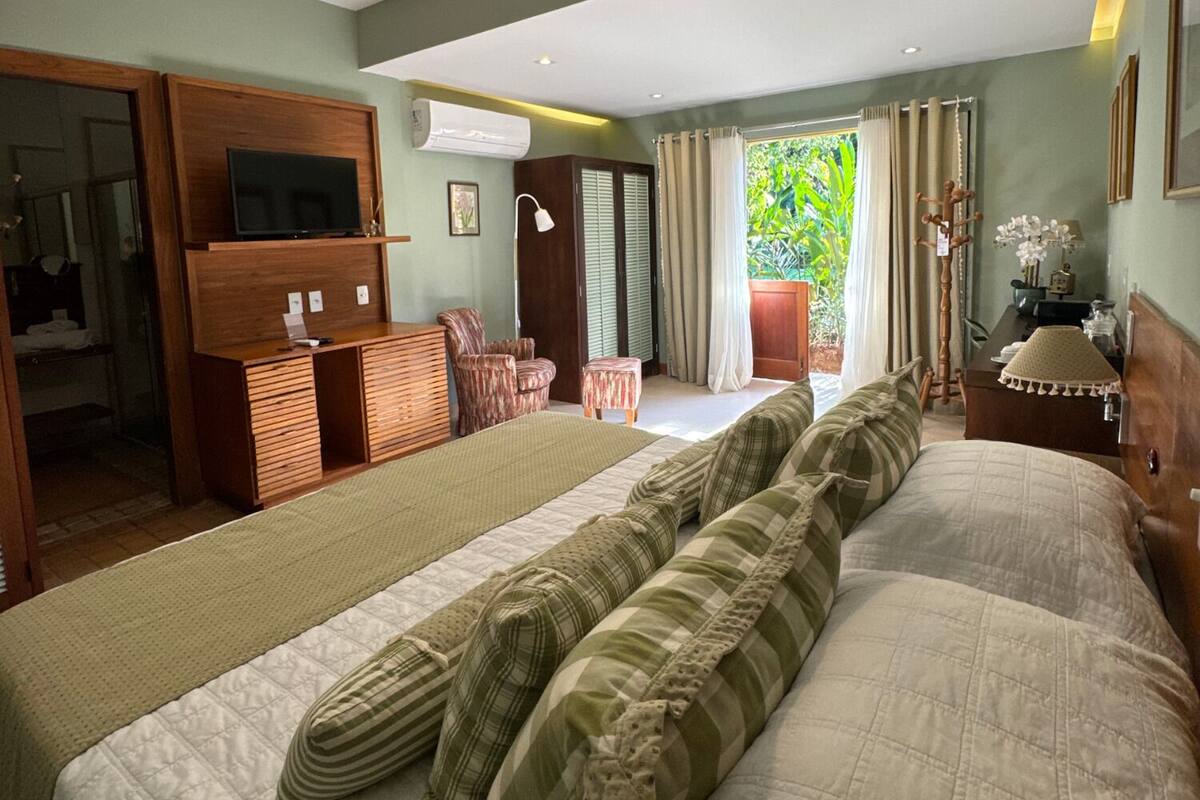 Premium Suite | In-room safe, laptop workspace, blackout drapes, WiFi (free)