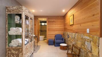 Área de tratamento externa, sauna seca, banheira de hidromassagem