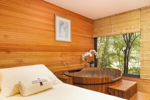 Outdoor treatment areas, sauna, hot tub, steam room, body treatments - Spa Posse do Corpo (Petrópolis)