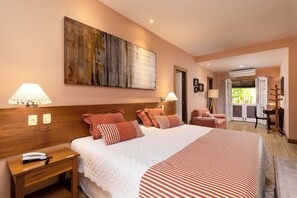 Presidential Suite | In-room safe, individually decorated, individually furnished