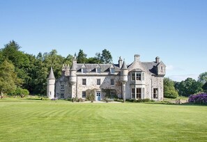 Front of property - Wardhill Castle (Inverurie)