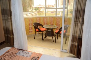 Kahden hengen huone (yksi tai kaksi sänkyä) | Näkymä parvekkeelta