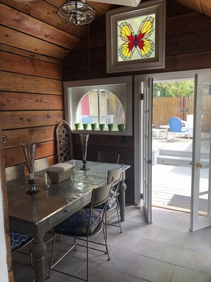 In-room dining - Lilac Cottage (Cloudcroft)