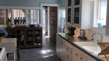 Comfort Cottage, 2 Queen Beds, Non Smoking | Private kitchen | Coffee/tea maker, cookware/dishes/utensils