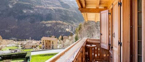 Camera Comfort con letto matrimoniale o 2 letti singoli, bagno privato, vista montagna | Wi-Fi gratuito, lenzuola