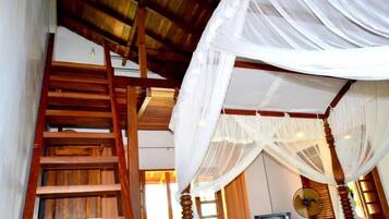 Bàn, bàn ủi/dụng cụ ủi quần áo, bộ trải giường