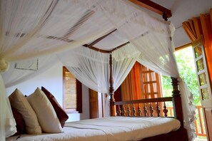 Deluxe Double Room, 1 King Bed, Non Smoking | Desk, iron/ironing board, bed sheets - Landa Holiday House (Imbulpe)