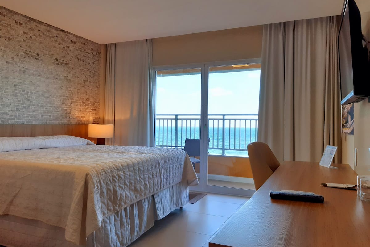 1 bedroom, premium bedding, minibar, in-room safe