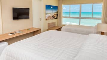 Seprai premium, minibar, brankas, dan meja kerja