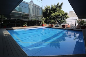 Kolam renang outdoor