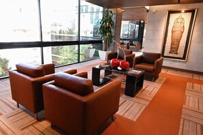 케이블 채널 시청이 가능한 45인치 스마트 TV, TV
