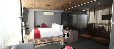 Suite superior | Caixa forta a l'habitació, decoració individual i escriptori