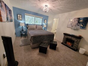 4 bedrooms, premium bedding, memory-foam beds, individually decorated - Misty Valley Inn B&B (Forks)