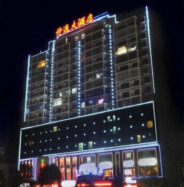 Façade de l’hébergement – soirée/nuit