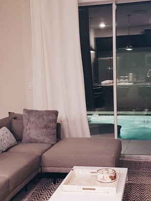 TV, Netflix, streaming services, stereo - Poolside Bliss: Enchanted 4BR Townhome, Ultimate Fun! - 1556 (Davenport)