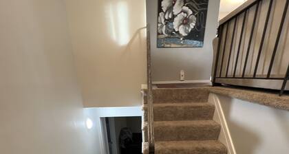 5 Bed, 2 Bath Split Level Home Big Yard on NE Side of Cedar Rapids