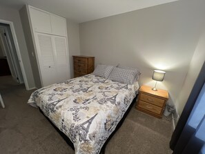 5 bedrooms, iron/ironing board, free WiFi, bed sheets