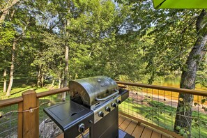 Property grounds - Cozy Waterfront Cottage w/ Deck on White River! (Cotter)