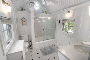 Combined shower/bathtub, hair dryer, towels, soap