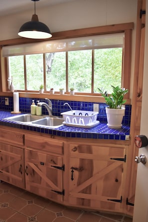 Interior - Lovely, Large 1 Br Apt in Sunny Central Marin! On 2 acres of gardens & woodlands (Kentfield)
