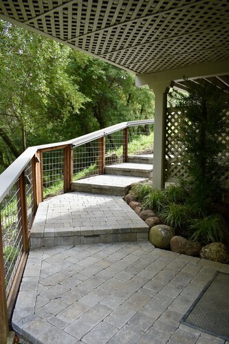 Lovely, Large 1 Br Apt in Sunny Central Marin! On 2 acres of gardens & woodlands