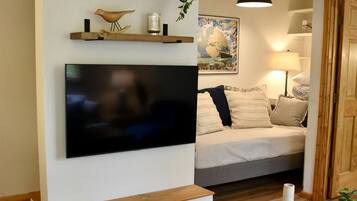 Flat-screen TV, stereo