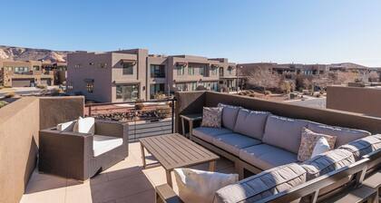 3BR+Loft Sleeps 10 - Near Pool & Pickleball