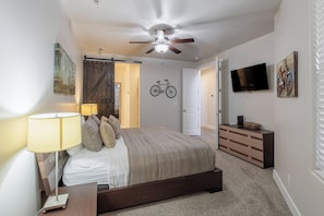 3 bedrooms, desk, iron/ironing board, free WiFi