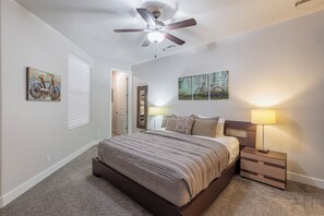 3 bedrooms, desk, iron/ironing board, free WiFi