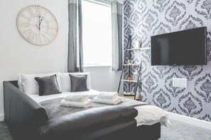 Townhome, 3 Bedrooms | Iron/ironing board, free WiFi, bed sheets - Platinum SA - Howgill House (Manchester)