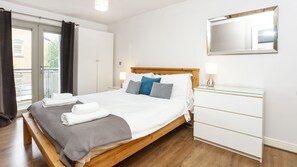 2 chambres, fer et planche à repasser, Wi-Fi gratuit, draps fournis