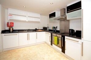 Réfrigérateur, micro-ondes, four, lave-vaisselle